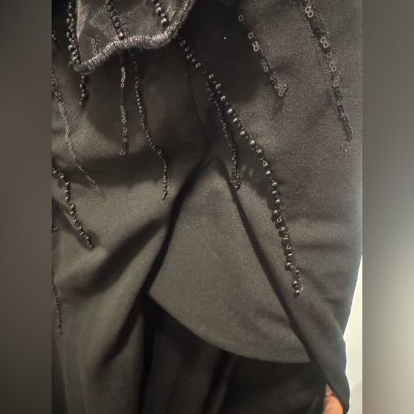 Elegant Black Evening Dress - Picture 5 of 7